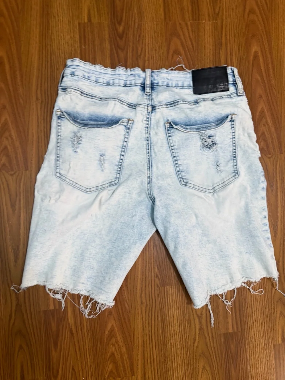 Rue 21 Premium Above Knee Supreme Flex Light Acid Wash Denim Ripped Shorts 32.